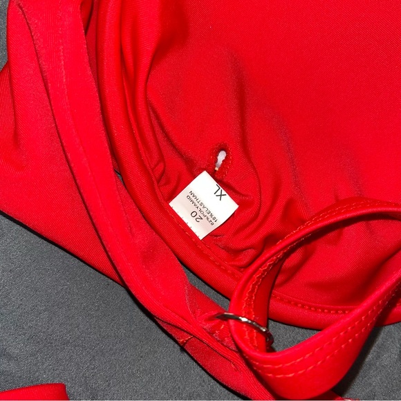 Red bikini - Picture 8 of 8